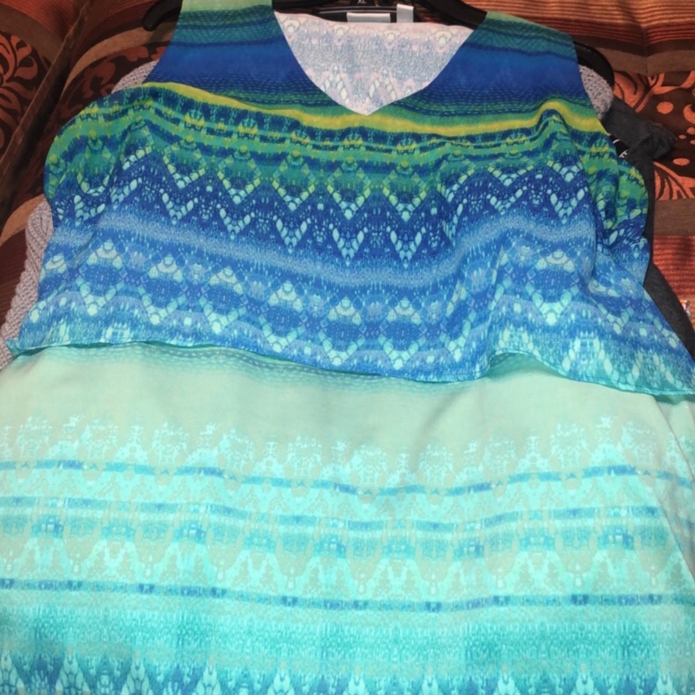 Aztec flowy dress with slit in the back🥰